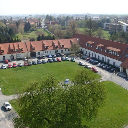 Hotel Floret Pruhonice Bagian luar foto