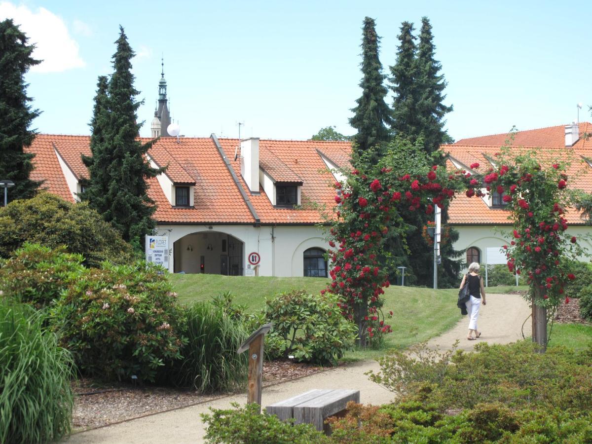 Hotel Floret Pruhonice Bagian luar foto