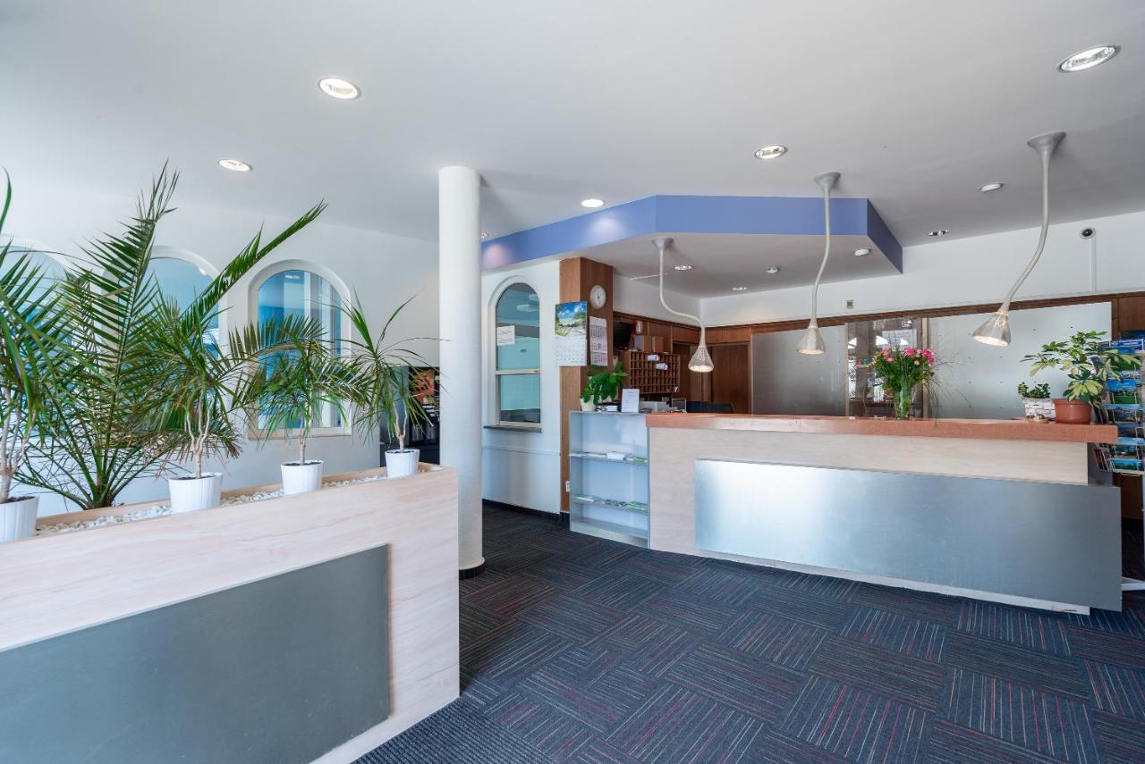 Hotel Floret Pruhonice Bagian luar foto