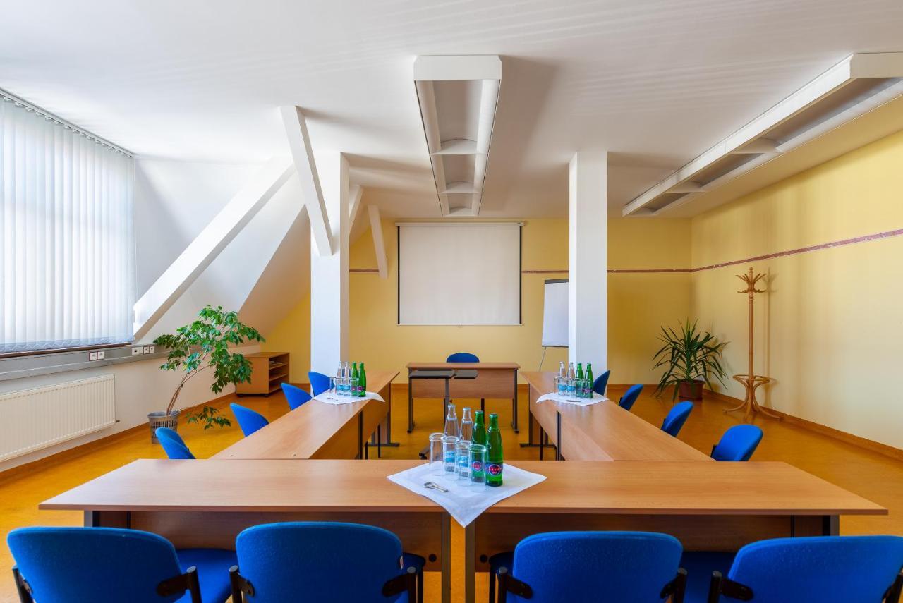 Hotel Floret Pruhonice Bagian luar foto
