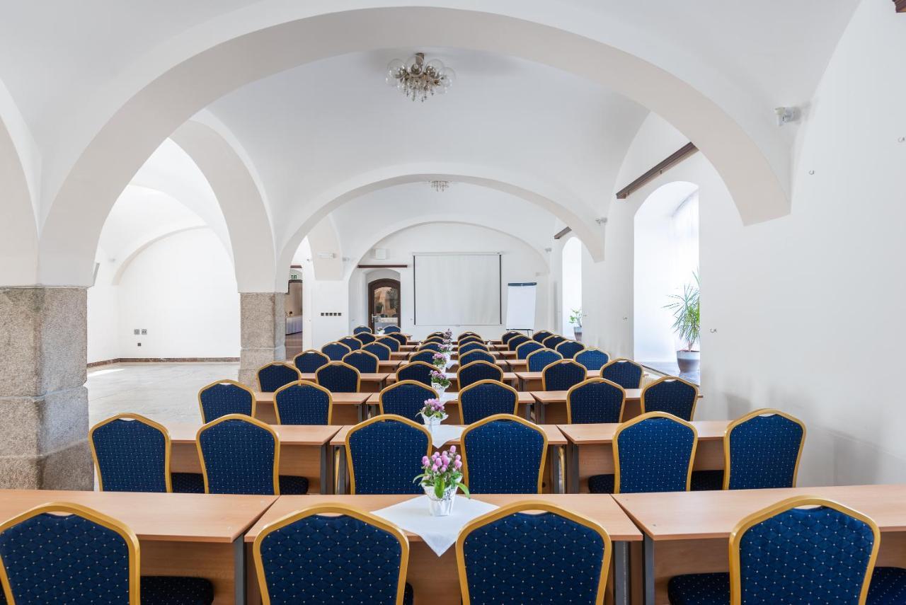 Hotel Floret Pruhonice Bagian luar foto