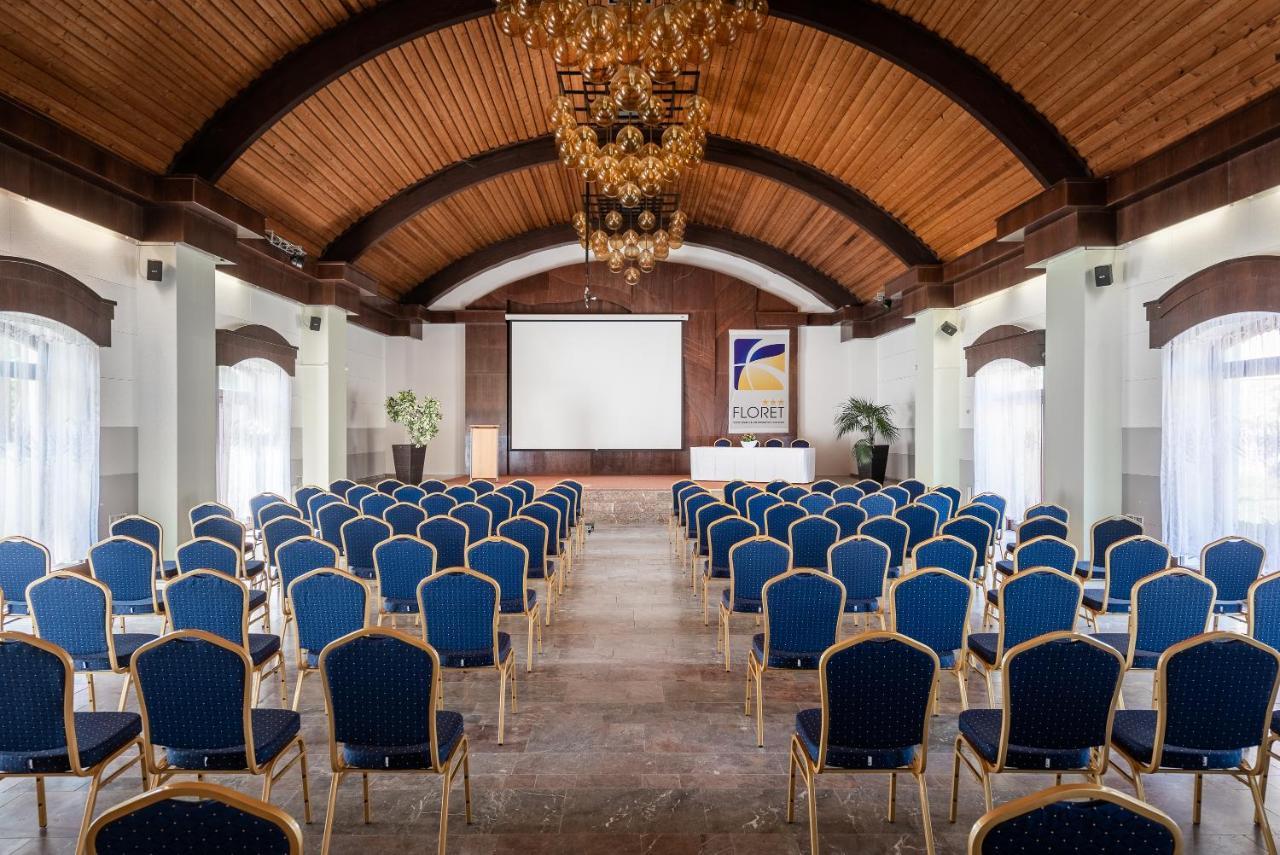 Hotel Floret Pruhonice Bagian luar foto