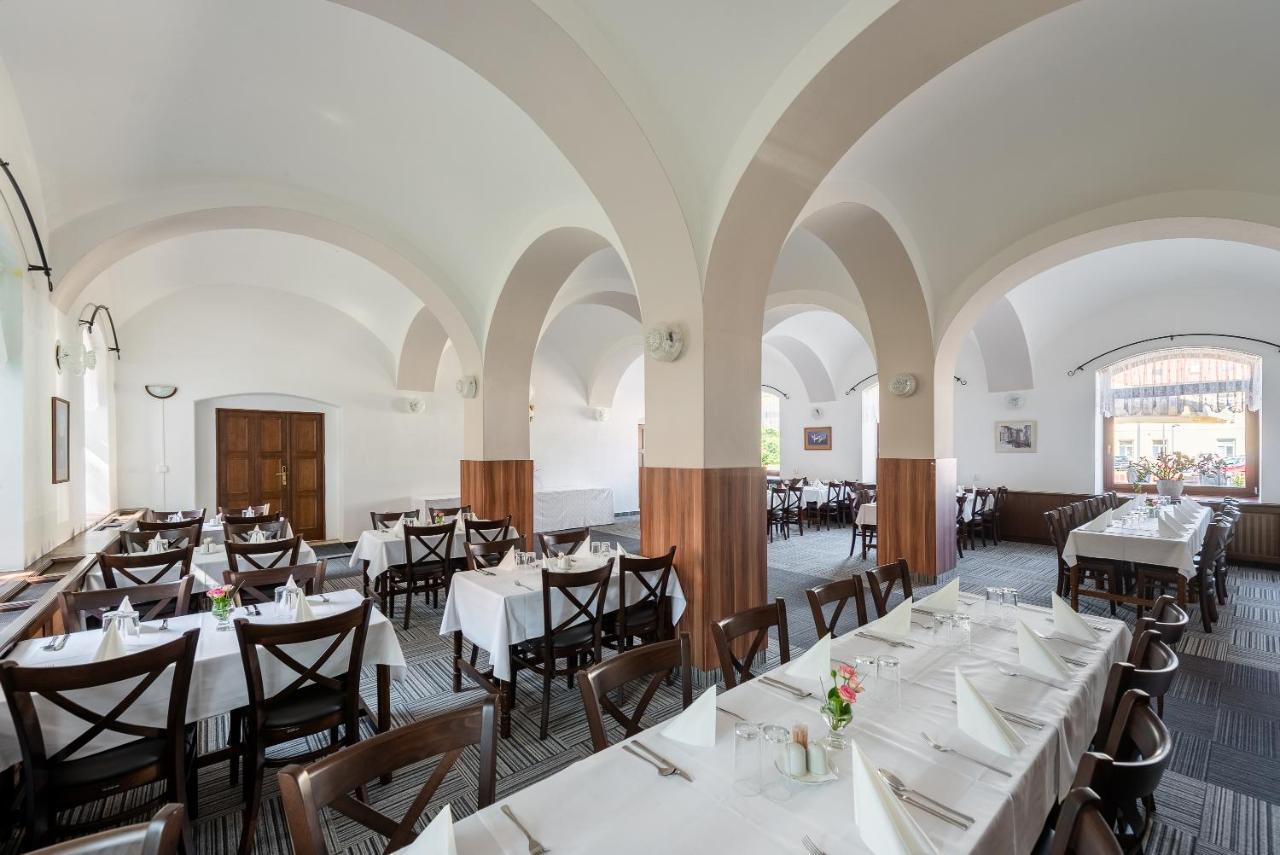 Hotel Floret Pruhonice Bagian luar foto