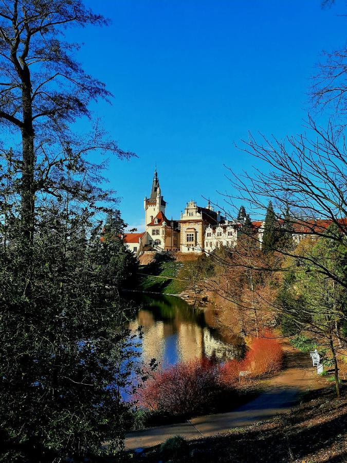 Hotel Floret Pruhonice Bagian luar foto